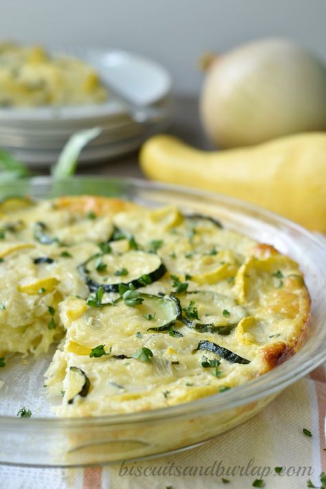 Squash Pie Recipes, Squash Pie, Yellow Squash Recipes, Tomato Pie, Yellow Squash, Idee Pasto Sano, Squash Recipes, Zucchini Recipes, Veggie Dishes