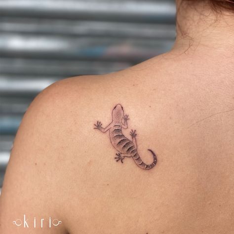 Flying Cat Tattoo, Gecko Tattoo, Mama Tattoo, Lizard Tattoo, Nice Tattoos, Spider Tattoo, Jewelry Tattoo, Tattoo Inspo, Tattoo Idea