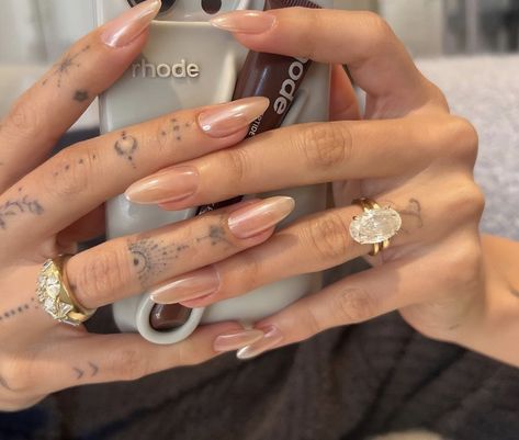 Hailey Bieber Rings, Hailey Baldwin Nails, Luxe Jewelry, Hailey Baldwin, Hair Studio, Hailey Bieber, Cleaning Routine, Chic Nails, Bride Hairstyles