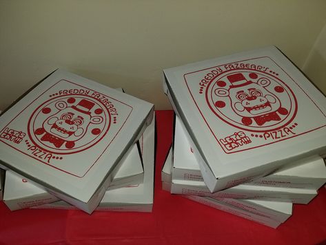 Freddy Fazbear Pizza Boxes FNAF Party Ideas Freddy Fazbear Birthday Ideas, Fnaf Pizza Box Printable Free, Fnaf Party Food Ideas, Fnaf Sleepover, Fnaf Themed Snacks, Fnaf Birthday Party Ideas Diy, Fnaf Party Decorations, Fnaf Food Ideas, Fnaf Bedroom Ideas