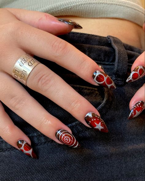 Chrome On Red Nails, Red Nails With Silver Design, Black Silver Red Nails, Red And Silver Chrome Nails, Dark Red Design Nails, Chrome And Red Nails, Black And Red Chrome Nails, Dark Red And Silver Nails, Edgy Red Nails