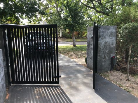 Automatic driveway gates for home or property. Gates and Automation by Argus Home Security Solutions Automated Driveway Gates, Entry Gate Ideas, Gate Design Modern Sliding, Gates For Home, Diy Driveway Gate, Gate Design For Home, Gate Painting, House Front Gate, Gate For Home