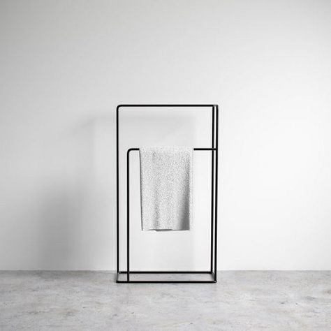 Bathroom Towel Hanging Ideas, Towel Hanging Ideas, Matte Black Accessories, Black Towel Rail, Standing Towel Rack, Nordic Floor, Free Standing Towel Rack, Decorating Bathroom, Towel Stand