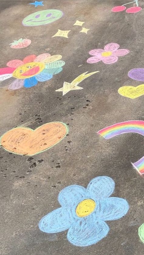 Fun Chalk Art, Sidewalk Chalk Art, Cute Pastel Wallpaper, Soft Wallpaper, Sidewalk Chalk, Mia 3, Pinturas Disney, Minimalist Wallpaper, Pastel Wallpaper