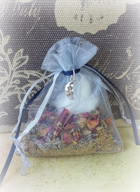 Witch Sachets, Charm Bags Witchcraft, Witches Jar, Spell Bottles, Amulet Bag, Mojo Bags, Dream Pillow, Sachet Bags, Witchcraft Supplies