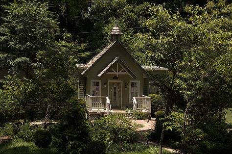 Graceland Chapel, Chapel In The Woods, Memphis Tn, Graceland, Home Photo, In The Woods, Future Wedding, Dream Wedding, Wedding Ideas