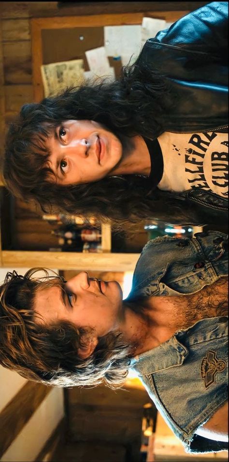 Steve E Eddie, Eddie E Steve, Joseph Quinn Eddie Munson, Eddie And Steve Wallpaper, Eddie Y Steve, Steve Harrington Tattoo, Steve Y Eddie, Steve Harrington Wallpaper Aesthetic, Steddie Wallpaper