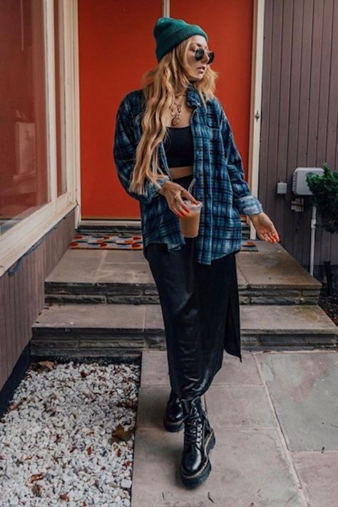 woman wearing flannel shirt with black maxi skirt and combat boots Flannel And Dress Outfit, 90s Flannel Outfits, Grunge Outfits Fall, Flannel Fashion, Fall Flannel, Flannel Outfits, Cold Outfits, Winter Vibes, Weekend Style