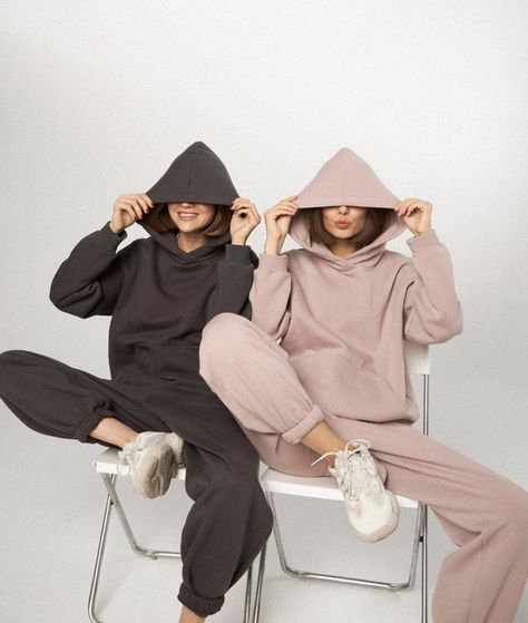 Cloth Brand Photoshoot, Sweat Set Photoshoot, Sweatsuit Photoshoot Ideas, Hoodie Photo Ideas, Hoodie Product Photography, Clothing Brand Photoshoot Ideas Studio, Hoodies Photoshoot, Hoodie Photoshoot Ideas, Clothing Brand Shoot Ideas