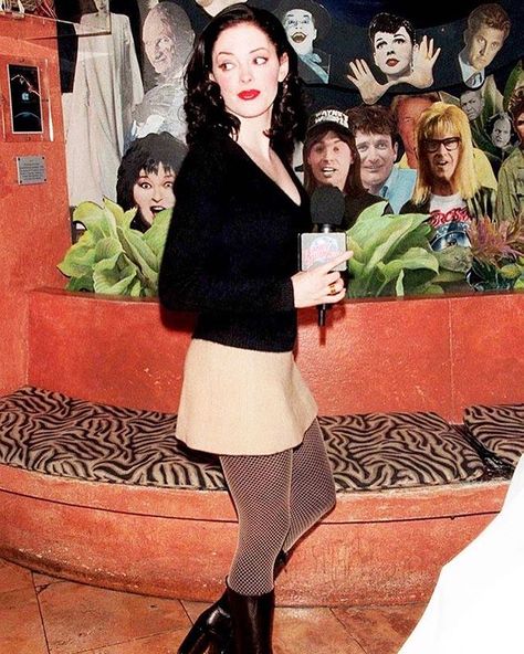 Rose Mcgowan 90s, Rose Mcgowan, Planet Hollywood, Deep Winter, 90s Outfit, Marilyn Manson, Looks Vintage, Y2k Fashion, 90s Fashion