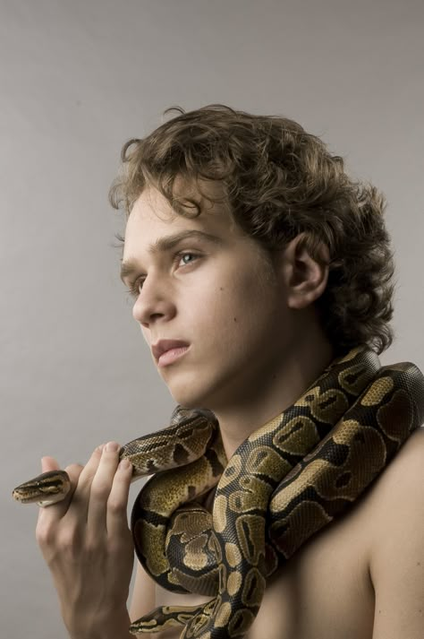 Photo by Ellie Bryan from 2007 with two ball pythons wrapped around my neck. My favorite sit-in during my brief modeling hobby. Bust Photography Poses, Man With Snake Photography, Hands On Neck Reference, Holding Snake Pose, Snake On Hand, Snake Around Neck, Man With Snake, Neck Drawing, Pictures With Horses