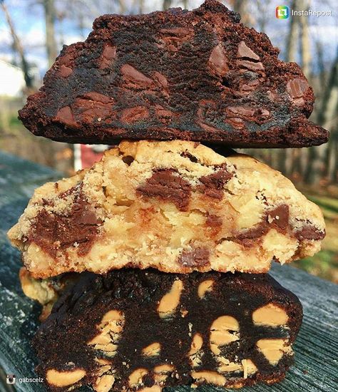 Best Levain Cookie Recipe, Tall Cookies Recipe, Best Thick Cookie Recipes, Reese’s Chips Cookies, Large Thick Cookies, Levain Chocolate Cookies, Giant Thick Cookie Recipe, Jumbo Stuffed Cookie Recipes, Thick Gooey Cookies