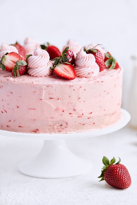 Spongey, buttery vanilla cake is sandwiched with fresh strawberries and coated in a strawberry frosting. Recipe by Tutti Dolci. #californiastrawberries #springcake #dessertrecipes #cakerecipe #strawberrycake #layercake #vanillacake #bakingathome #vanillastrawberrycake #springrecipes #strawberrydessert Single Layer Strawberry Cake, Tiered Strawberry Cake, Pretty Strawberry Cake Birthday, Vanilla Cake Strawberry Frosting, Strawberries Birthday Cake, Strawberry Heart Cake Aesthetic, Real Strawberry Cake, Strawberry Frosted Cake, Cake That Looks Like A Strawberry