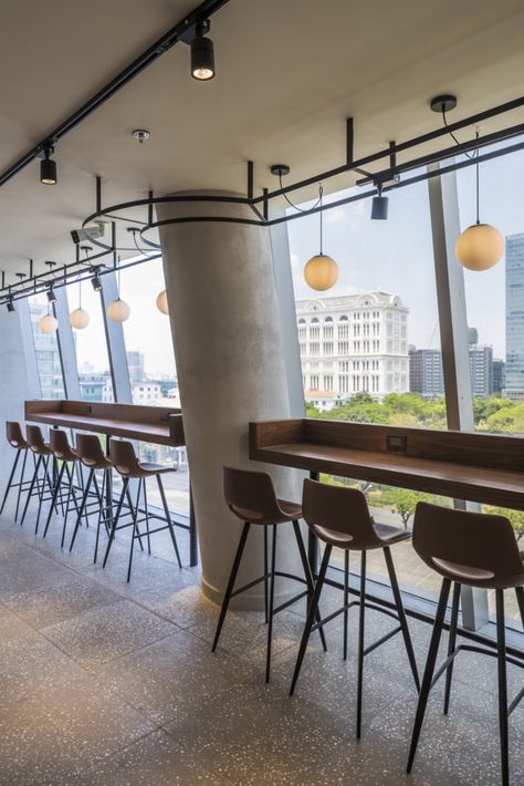 Cafe Window Bar Seating, Office Bar Table, Small Office Break Room, Modern Break Room, Office Cafe Design, Office Open Space, Decorating Office, Communal Dining, Office Cafeteria