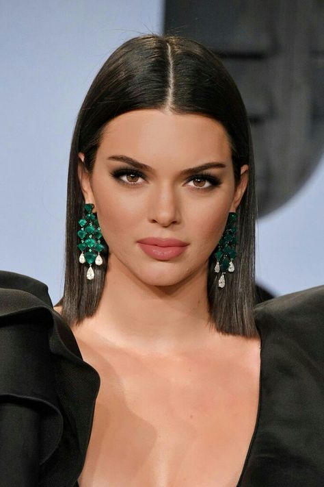 Kendall Jenner Hair, Jenner Hair, Kendall Jenner Makeup, Cute Summer Hairstyles, Jenner Makeup, Summer Haircuts, Professional Hairstylist, Easy Summer Hairstyles, Penteado Cabelo Curto