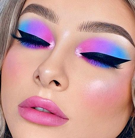 Cute Easy Makeup Looks Colorful, Fun Eyeshadow Looks Colorful, Pink Blue And Purple Makeup Looks, Pink And Blue Eyeshadow, Bright Colorful Eye Makeup, Eye Makeup Rainbow, Blue Purple Pink Makeup, Unicorn Makeup Ideas, Fingers Mehndi Designs