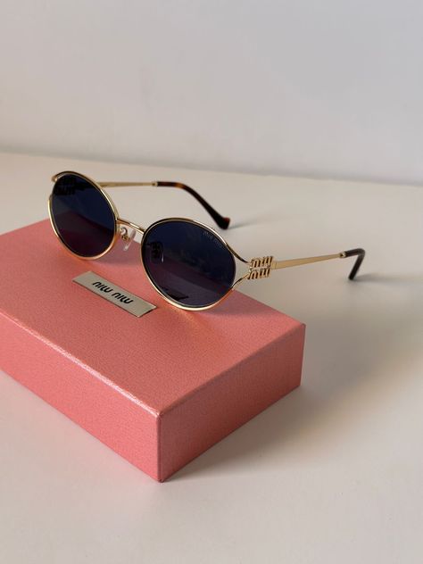 Miumiu Sunnies, Sunglasses Miumiu, Korean Fashion Kpop Bts, Luxury Glasses, Miu Miu Sunglasses, Dr Shoes, Fashion Shoes Heels, Shoes Outfit Fashion, نظارات شمسية