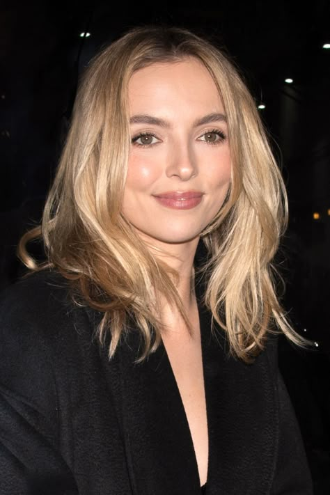 Blonde Lob Hair, Buttery Blonde, Blonde Lob, Champagne Blonde, Lob Hairstyle, Jodie Comer, Blonde Hair Inspiration, Haircut And Color, Mid Length Hair