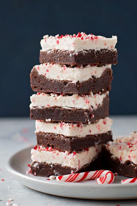 Peppermint Frosting, Frosted Brownies, Homemade Brownies Easy, Peppermint Cake, Life Made Simple, Christmas Brownies, Brownie Frosting, Peppermint Brownies, Homemade Brownies