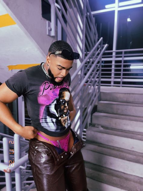 😈 Gay Boy Outfits, Mens Leather Pants, Badass Aesthetic, Black Men Street Fashion, Men Street Fashion, Queer Fashion, Swaggy Outfits, Muscle Men, Fitness Inspo