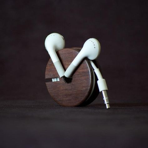 Earphone Organizer, Earbud Holder, Acoustic Design, Ear Buds, Cord Organization, Wood Turning, Wood Design, Cool Gadgets, Pisa