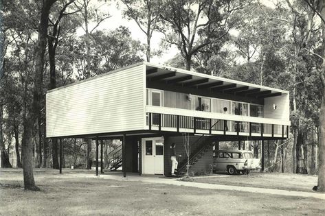 Modern House | Dreaming of Modern Homes Mid Century Modern Houses, Large Wall Paintings, Mid Century Houses, Mid Century Homes, Chief Architect, Modernist Architecture, Mid Century Architecture, Bauhaus Style, Australian Architecture