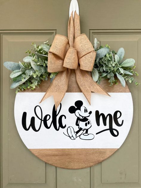 Give a Warm Welcome to This Mickey Mouse Front Door Decor - home - Door Decorations For Classroom, Christmas Door Signs, Casa Disney, Mickey Mouse House, Disney Wreath, Diy Christmas Door, Disney Diy Crafts, Disney Room Decor, Disney Sign