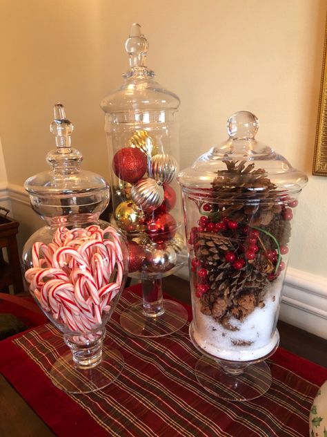 Apothecary Jar Christmas Decor, Christmas Decor In Glass Containers, Large Glass Jar Decorating Ideas, Big Glass Jar Ideas, Glass Vase Christmas Decor, Christmas Vase Filler Ideas, Glass Jar Decorating Ideas, Christmas Apothecary Jars, Candy Jar Decor