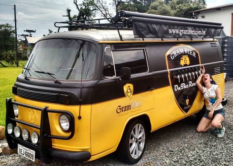 Que dia mais feliz...poderia ter uma dessas pra viajar né? #travel #trip #Kombi #bier #beer  #gramado #riograndedosul #rs #instacool #viagem #viajar #fantrip #demalaenochila #beautifuldestinations #guiamundoafora #essemundoeosso #queroviajarmais #doyoutravel Kombi Food Truck, Vw Minibus, Kombi Camper, Volkswagon Van, Kombi Pick Up, Vw Bus T2, Beer Truck, Kombi Motorhome, Mobile Food Cart