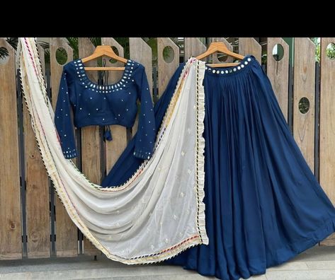 Lahanga Design Latest Simple For Girls, Blue Choli Designs, Chanya Choli Design For Wedding, Chanya Choli Ideas, Blue Ghagra Choli, Navratri Look Ideas, Blue Chaniya Choli, Choli Ideas, Choli Pattern