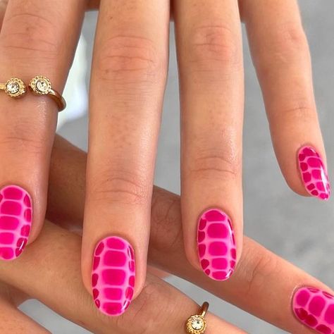 Carribean Acrylic Nails, French And Design Nails, Pink Croc Nails Short, Pink Reptile Nails, Crock Nail Design, Gator Print Nails, Crocodile Pattern Nails, How To Do Croc Nails, Crocidle Nail Design Pink