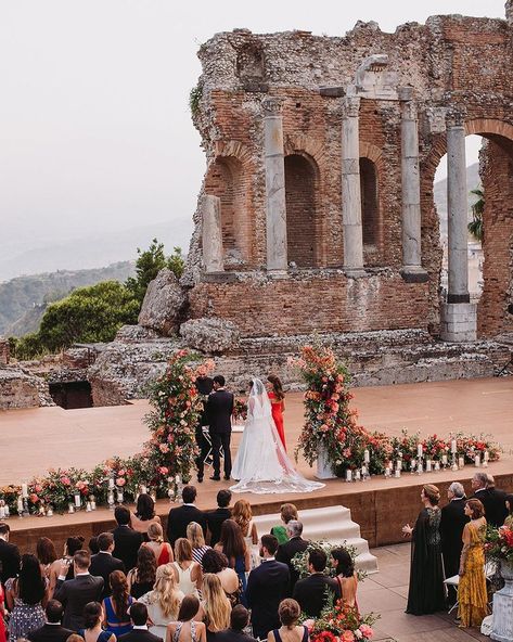 Ancient Greek Wedding Theme, Greek Mythology Wedding Theme, Ancient Rome Wedding, Roman Wedding Theme, Ancient Greece Wedding, Ancient Greek Wedding, Greek Themed Wedding, Mythology Wedding, Taormina Wedding