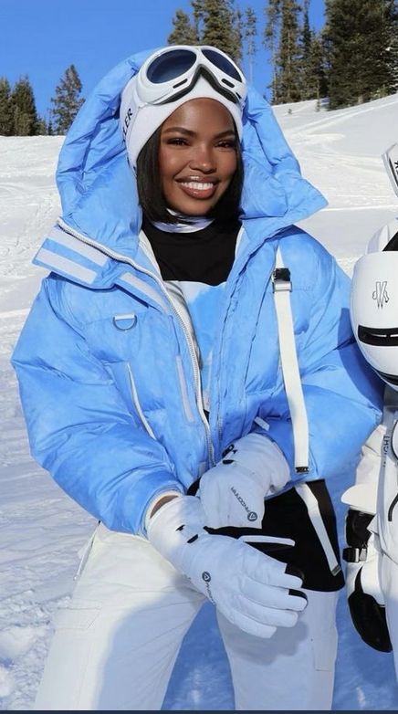 Winter Cabin Trip Black People, Blue Ski Jacket Outfit, Ski Outfit Black Women, Blue Ski Outfit, Snow Gear Women Outfits, Postgraduate Outfit, Ski Trip Outfit Black Women, Ski Jacket Outfit, Ski Japan