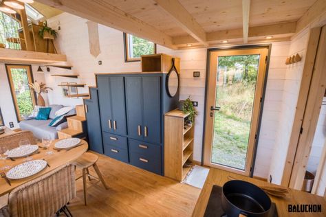 Spacious Tiny House, Tiny House Rentals, Tiny House Company, Rv Dreams, Built In Dresser, Tiny House Talk, Small Entrance, Small Loft, White Shiplap