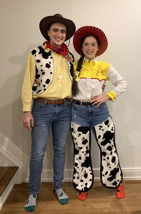 Toy Story Woody And Jessie, Diy Cowboy Costume, Fantasias Toy Story, Jessie And Woody, Jessie Cosplay, Clever Couples Halloween Costumes, 2024 Costumes, Thrifted Diy, Woody And Jessie