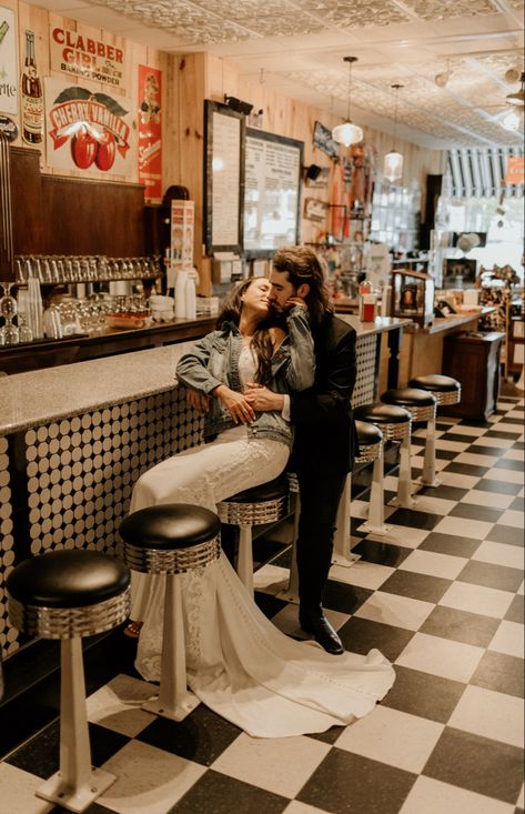 Classic Retro Wedding, Vintage Elopement Wedding, Old School Diner Photoshoot, 50s Wedding Decor, Vintage Vegas Engagement Photos, Retro Elopement Photoshoot, Vintage Themed Engagement Photos, Wedding Retro Vintage, Retro Diner Engagement Photos