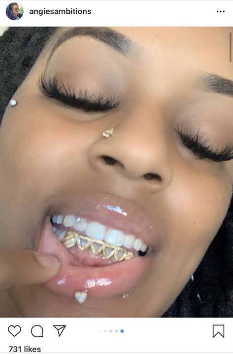 Gold Grill Black Woman, Golds On Women Teeth, Gold Fronts For Women Teeth, Bottom Gold Grill Women, Bottom Grills For Women Silver, Bottom Teeth Grills Girl, Woman With Grills, Female Grills Teeth Gold, Mouth Grill For Women