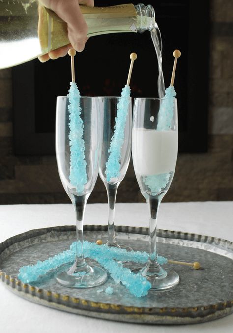 Rock Candy Champagne, Diy Rock Candy, Fun Alcoholic Drinks, New Years Eve Drinks, 21 Dinner, New Years Eve Party Ideas Food, Ice Party, Candy Stick, Winter Party Themes