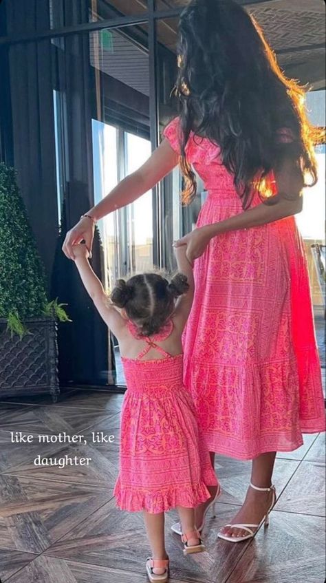 Mother Daughter Fashion, Church Fits, Cute Babies Photography, Future Mommy, Mommy Goals, Cute Maternity Outfits, Mommy Daughter, Foto Baby, Future Mom