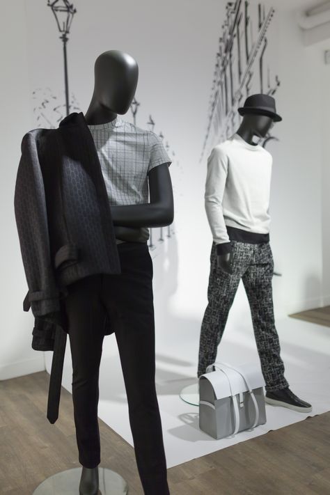 Showroom Esprit de Paris - 2016 - collection Male stylism by #SebastienBlondin #mannequins #RalphPucci #CofradMannequins Mannequin Ideas, Mannequin Display, Fashion Designer Studio, Mens Fashion Classic, Fashion Culture, Mens Designer Fashion, Park Avenue, Visual Merchandising, Styling Tips