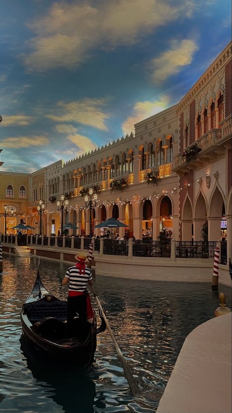 the venetian, las vegas, gondola, venice, italy, the strip, travel, architecture, st. marks square, renaissance, art, string lights, cafe, restaurant, inspo, aesthetic, design, balcony, resort, casino, hotel, shopping, destination, romantic Las Vegas Ig Story, Las Vegas Lifestyle, Las Vegas Instagram Story, Las Vegas Strip Aesthetic, Vegas Gondola, Venice Las Vegas, Venetian Vegas, Las Vegas Venetian, Las Vegas Aesthetic