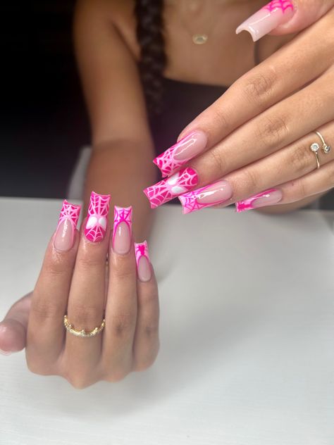 Pink And Organs Nails, Recreation Nail Sets, Aesthetic Medium Nails, Spiderman Pink Nails, Spidergirl Nails, 2000s Style Nails, Nails Acrylic Spiderman, Pink Spider Man Nails, Spiderman Nails Short