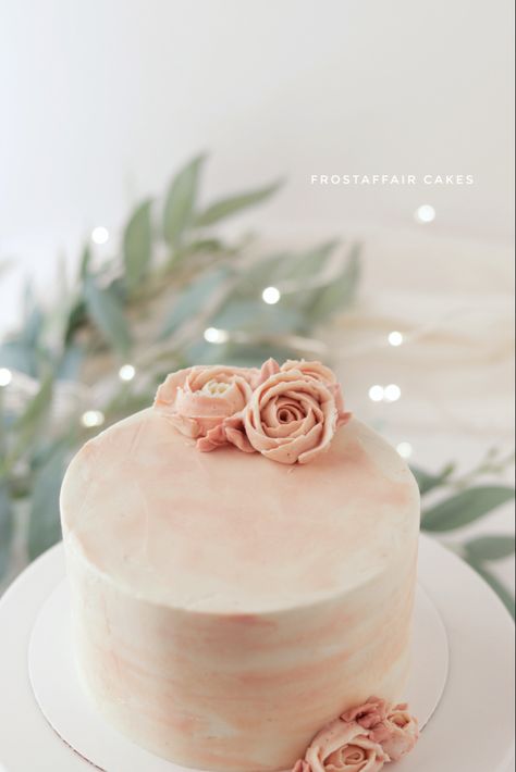 Simple Butter Cream Cake Design, Simple Cake Design, Photography Chocolate, Rose Cake Design, Buttercream Roses, Buttercream Flower, Buttercream Flower Cake, Roses Watercolor, Watercolor Cake