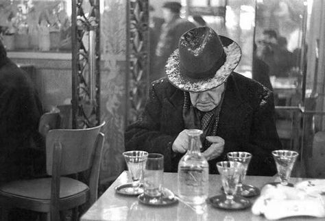 1951-Louis-Stettner-Christmas-Eve----ile-Saint-Louis-Paris Louis Stettner, Robert Doisneau, New York School, Henri Cartier Bresson, Parisian Cafe, Old Paris, Paris Cafe, Gelatin Silver Print, Cafe Style