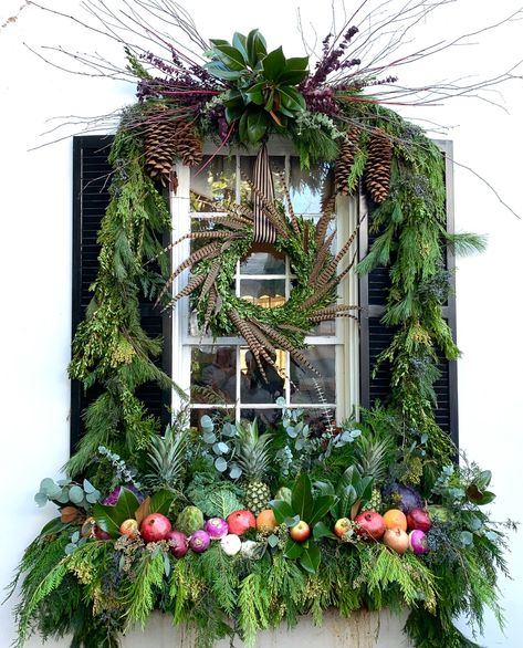 Window Greenery, Window With Wreath, Window Garland, Christmas Window Boxes, Williamsburg Christmas, Christmas Window Decoration, Holiday Window Display, Country Gardens, Christmas Window Decorations