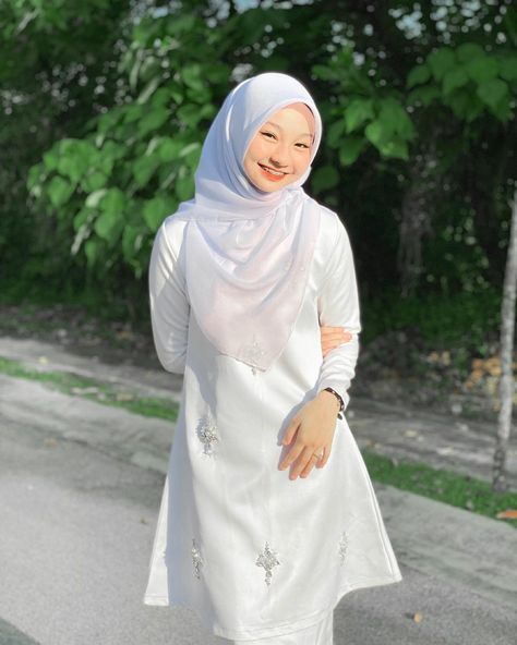 Posing Raya Perempuan, Challenge Harian, Raya Ootd, Ootd Raya, Hijab Hipster, Muslimah Style, Moslem Fashion, Cute White Dress, Modest Fashion Hijab