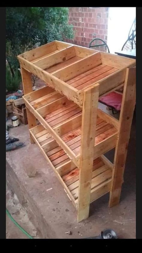 Narrow Boutique Layout, Vegetable Rack Ideas, Vegetable Shop Design Ideas, Vegetable Shelves, Produce Shelves, Tilted Shelves, Diy Produce Stand, Small Woodworking Shop Ideas, Farmers Market Stand