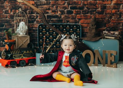 Harry Potter Smash Cake Photos, Harry Potter 1st Birthday Boy, Birthday Boy Photoshoot, 1st Birthday Boy Photoshoot, Harry Potter 1st Birthday, Harry Potter Baby Birthday, Harry Potter First Birthday, Birthday Photoshoot Ideas Boys, 1st Birthday Cookies