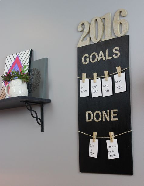 New Years is here and it is time to make a 2016 Goal Board for the new year. This will be perfect decor for the new year. Shadow Christmas, Vision Board Party, Goal Board, Vision Board Inspiration, Cadeau Diy, Goal Planning, Easy Christmas, Inspiration Boards, Shadow Boxes