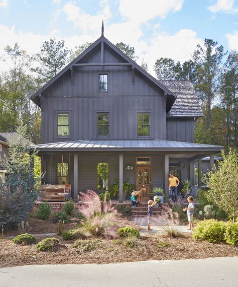 Rustic Farmhouse Exterior, Farmhouse Exterior Colors, Modern Farmhouse Floorplan, Dr Ideas, Farmhouse Exterior Design, Gray House, Farmhouse Floor Plans, Farmhouse Paint Colors, Farmhouse Flooring